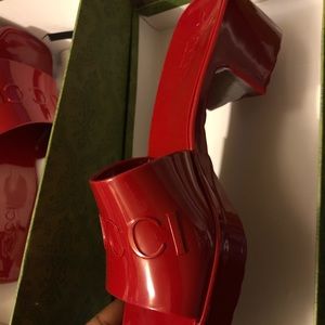Red sandal (Gucci )
